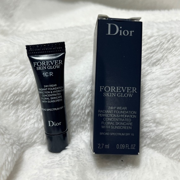 Dior Forever Skin Glow 1CR Radiant Foundation with SPF 15 Sample Size - Picture 1 of 7